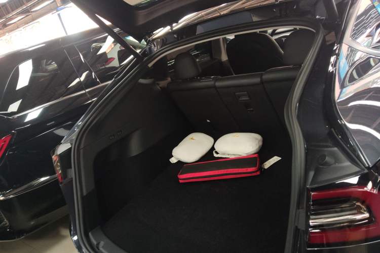 Used Tesla Model Y 2024 Long-Range All-Wheel-Drive Version