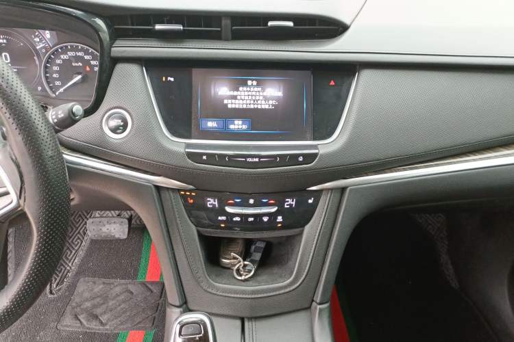 Used Cadillac XT5 2018 25T Luxury Model
