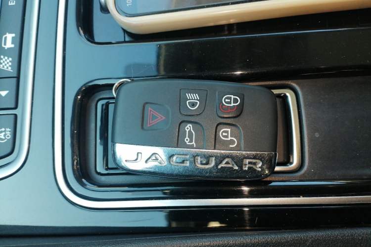 Used Jaguar F-PACE 2018 2.0T Four-Wheel Drive Urban Luxury Edition