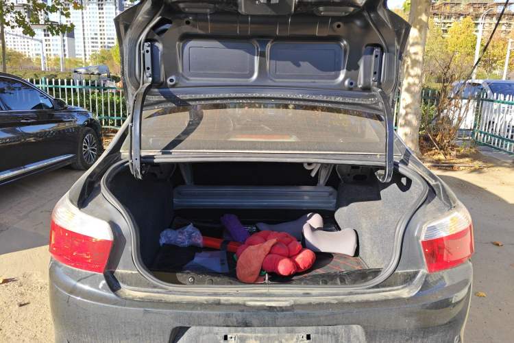 Used Citroen Elysee 2015 Zhishang Edition 1.6L Manual Fashion Model