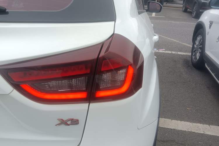 Used Geely Auto Vision X3 2019 Upgraded Model 1.5L CVT Elite Version
