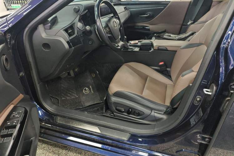 Used Lexus ES 2021 200 Excellence Edition
