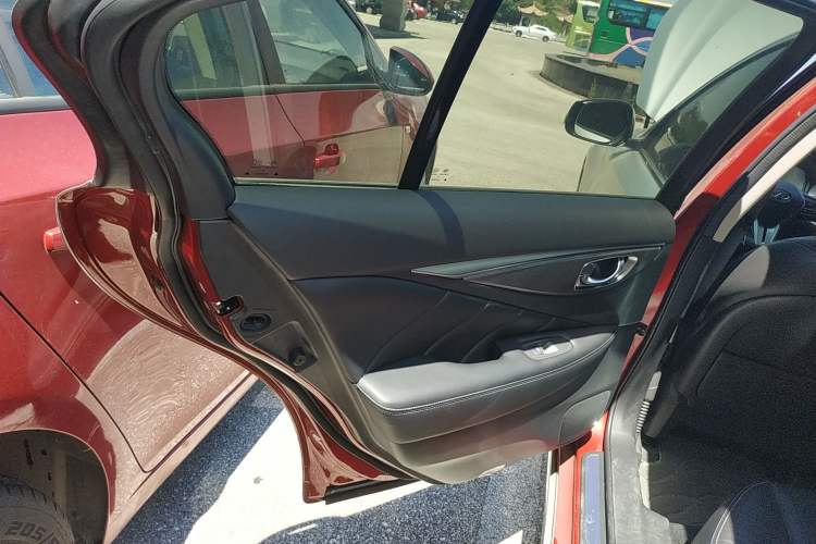 Used Infiniti Q50L 2018 2.0T Enjoyment Version China VI Standard
