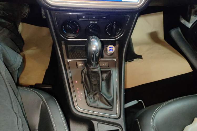 Used Volkswagen Gran Lavida 2015 230TSI DSG Comfort Edition
