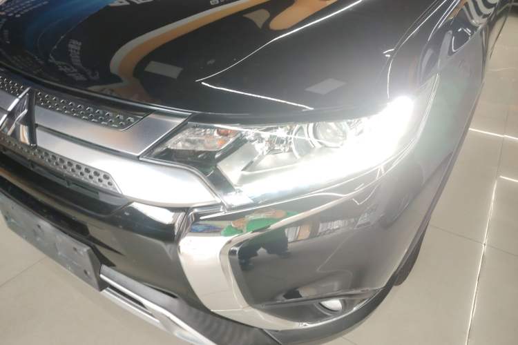 Used Mitsubishi Outlander 2019 2.0L Two-Wheel Drive Comfort Edition 5 Seats China VI Standard
