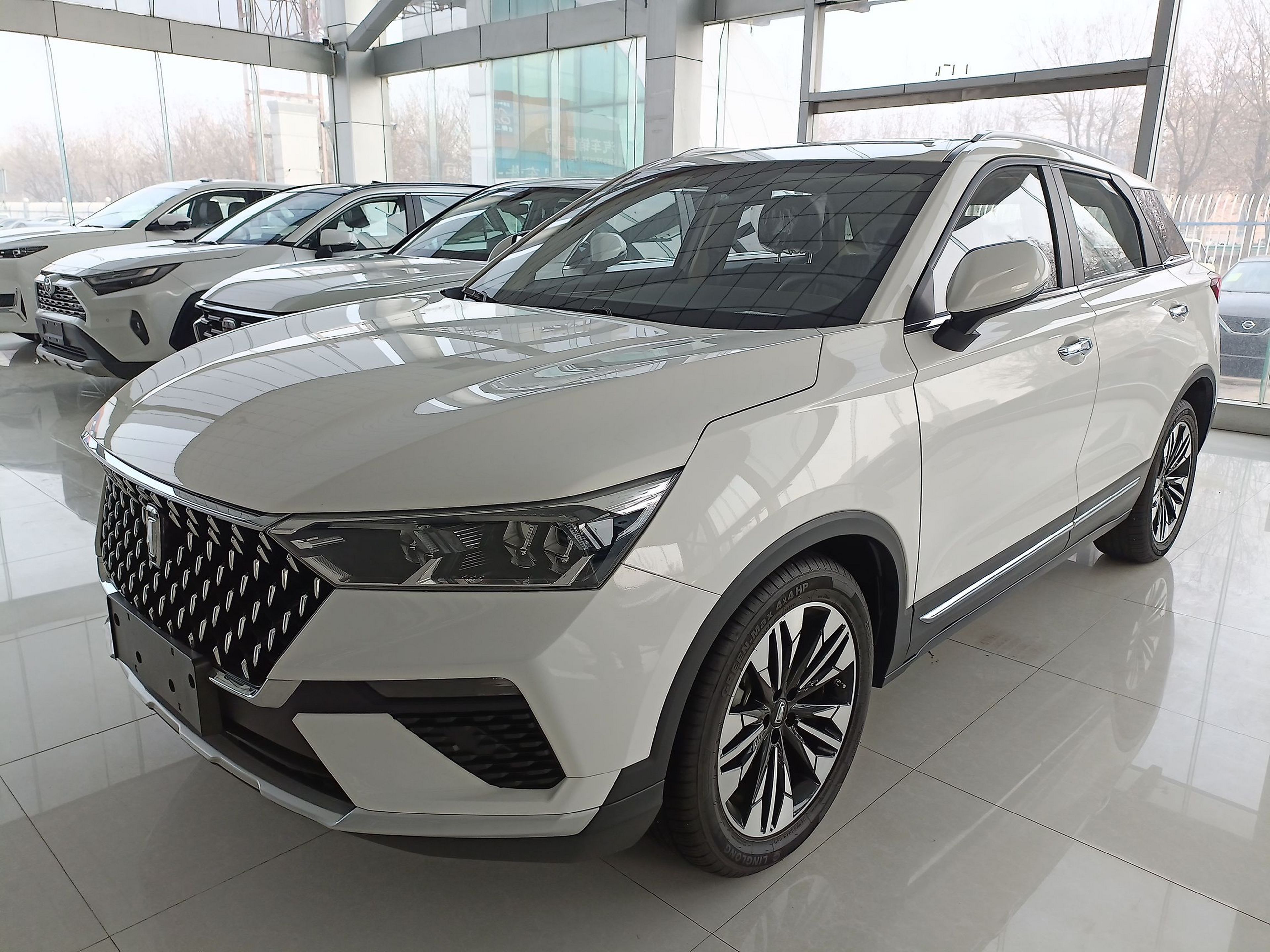 Под передней частью автомобиля