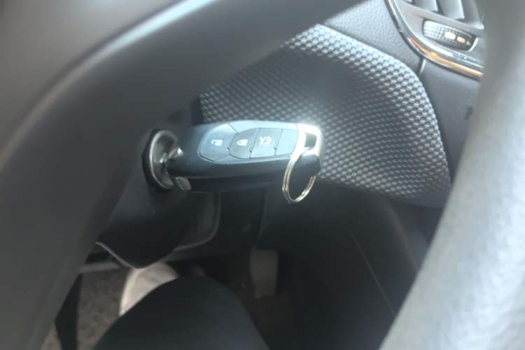 Used Chevrolet Cruze 2017 1.5L Automatic Pioneer Sunroof Edition
