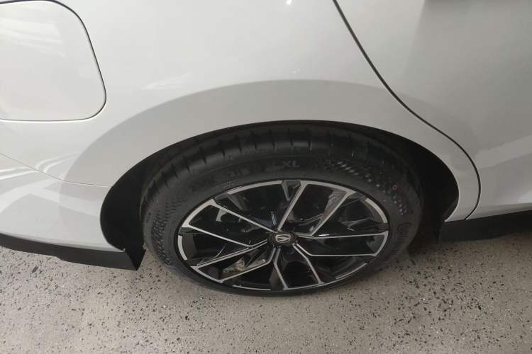 Used Changan UNI-V iDD 2024 Blue Whale Smart Electric iDD 136km ZhiKu Model
