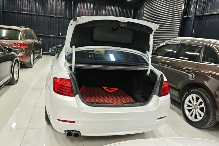 Used BMW 5 Series 2014 520Li Elegant Model
