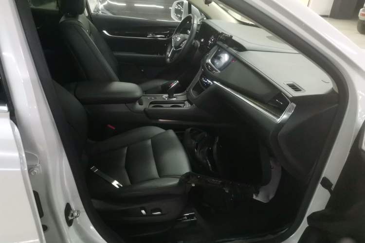 Used Cadillac XT5 2018 25T Luxury Model
