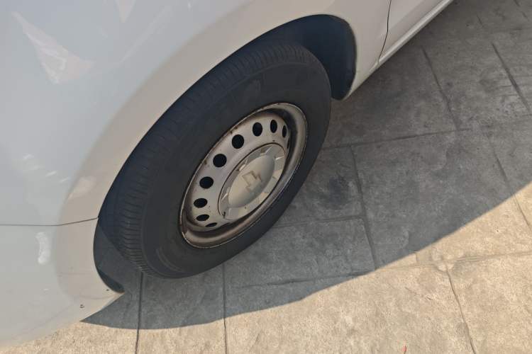 Used Chevrolet Sail 2013 Sedan 1.2L Manual Fashionable Happiness Edition
