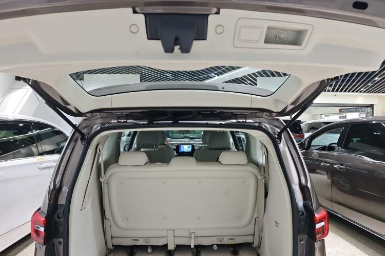 Used Buick GL8 2023 Land Executive Class Comfort Model
