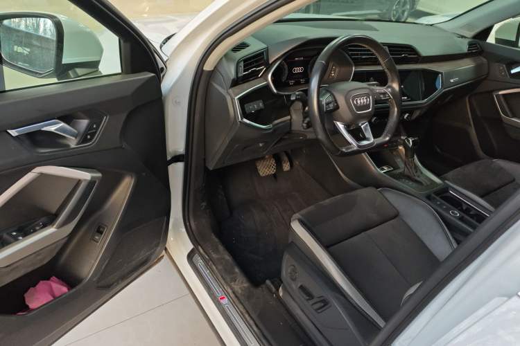 Used Audi Q3 2022 35 TFSI Fashion Dynamic Model
