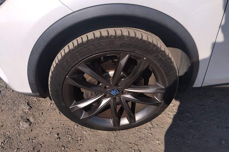 Used BYD Tang New Energy 2018 DM 2.0T All-Wheel Drive Smart Connectivity Luxury Model 7 Seats China V Emission Standard