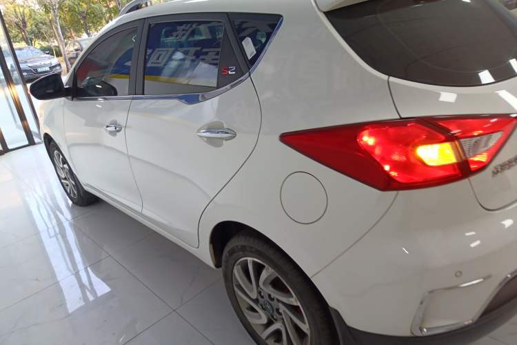 Used  Refine S2 2015 1.5L Manual Luxury Smart Model
