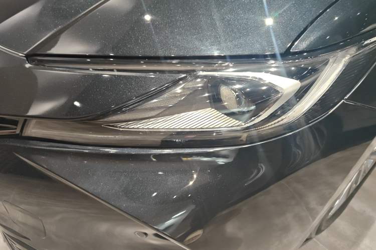 Used Toyota Camry 2024 Dual-Motor 2.0 HGVP Luxury Edition
