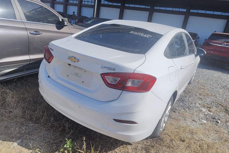 Used Chevrolet Cruze 2017 1.5L Automatic Pioneer Sunroof Edition
