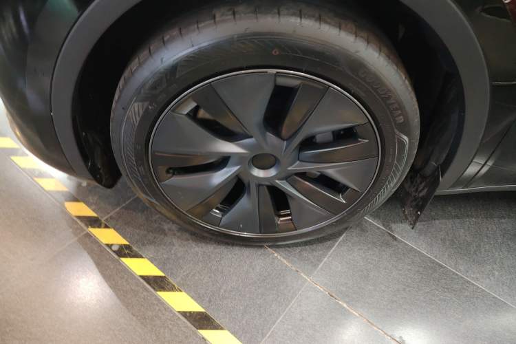 Used Tesla Model Y 2023 Rear-Wheel-Drive Version
