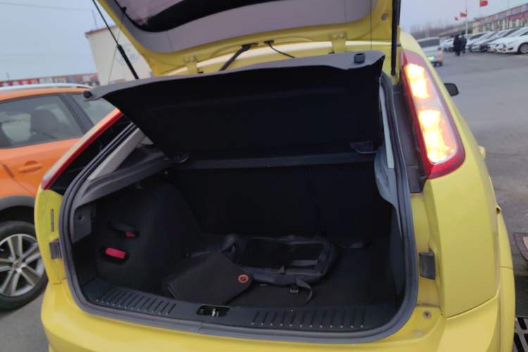 Used Ford Focus 2013 Hatchback Classic 1.8L Automatic Base Model
