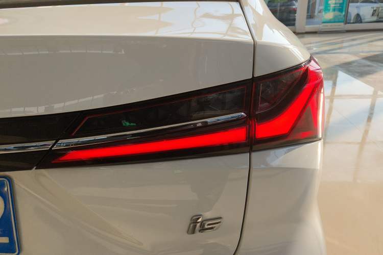 Used Roewe i5 2023 1.5L CVT Luxury Edition
