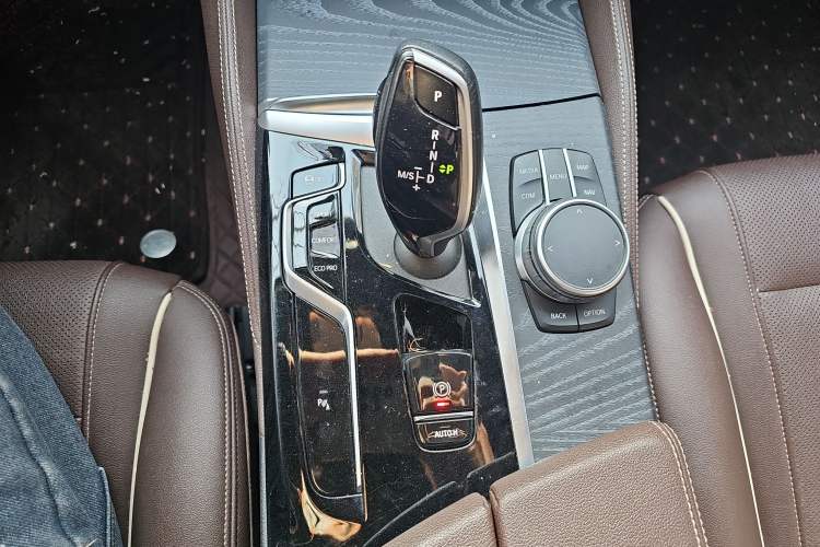 Used BMW 5 Series 2021 Facelifted 530Li Leading Edition M Sport Package
