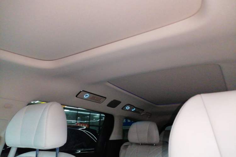 Used Denza D9 2025 DM-i Smart Drive 1020 Four-Wheel Drive Deluxe Model
