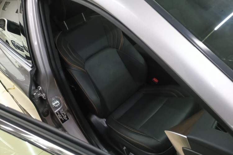 Used Toyota Avalon 2024 Dual-Motor 2.0L Luxury Edition