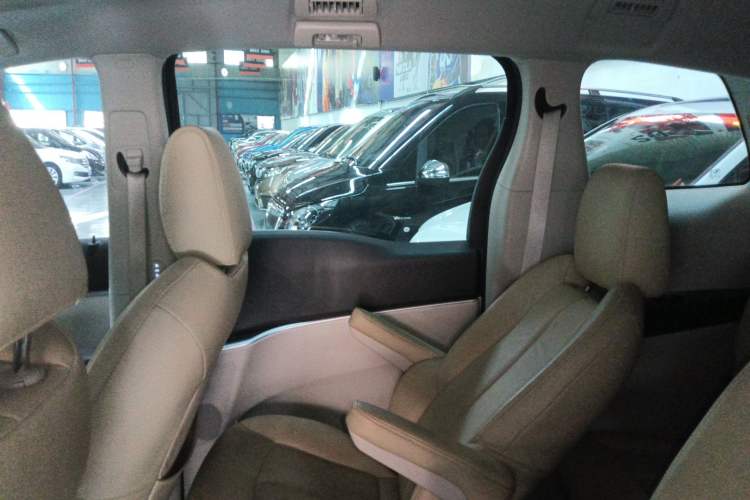 Used Buick GL8 2023 Land Executive Class Comfort Model
