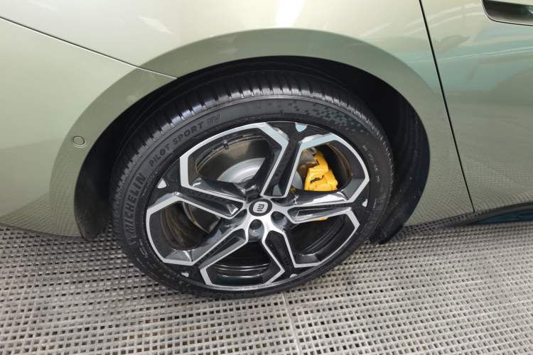 Used  SU7 2024 Rear-Drive Long-Range Intelligent Driving Version
