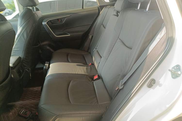 Used Toyota Wildlander 2022 Updated Version 2.0L CVT Two-Wheel Drive Leading Edition
