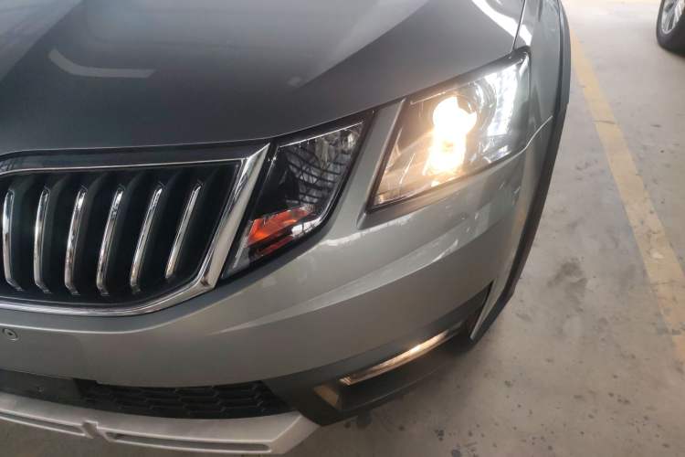 Used Skoda Octavia 2018 Station Wagon TSI230 DSG Luxury Edition