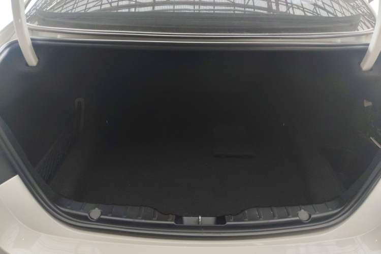 Used BMW 5 Series 2014 528Li Leading Model
