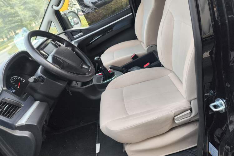 Used FORTHING Lingzhi 2023 M5L 1.6L Base Model 7 Seats