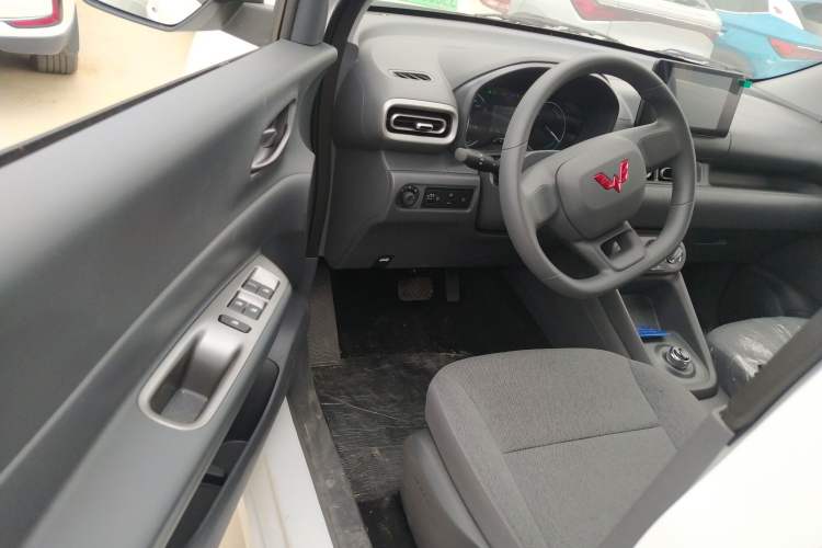Used Wuling Hongguang New Energy 2025 Extended-Range Hybrid 50KM Comfort Version
