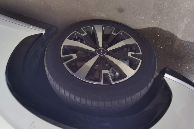 Used Roewe D5X DMH 2024 135 Tech Edition
