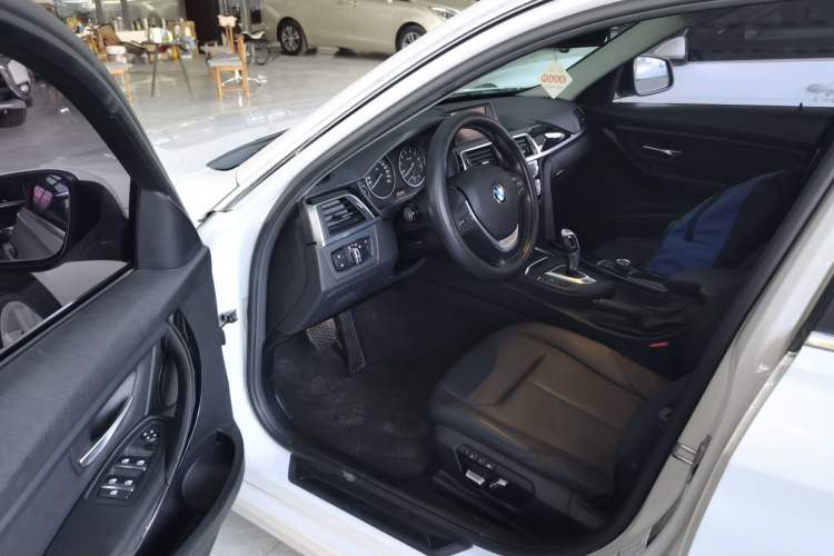 Used BMW 3 Series 2016 320Li Ambition Model
