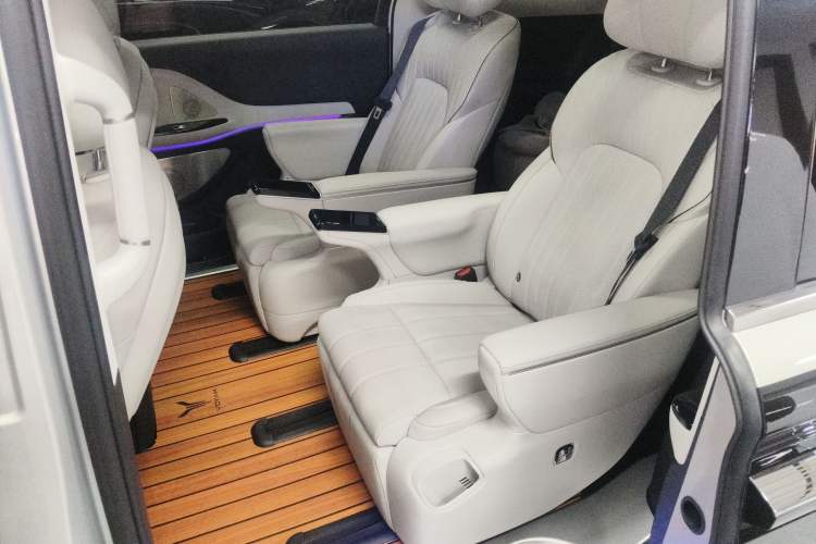 Used VOYAH Dream 2025 PHEV Four-Wheel-Drive Flagship Version – Qiankun Edition
