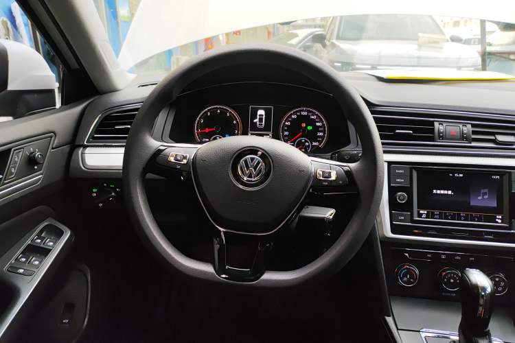 Used Volkswagen Lamando 2019 230TSI DSG Fashion Edition China VI
