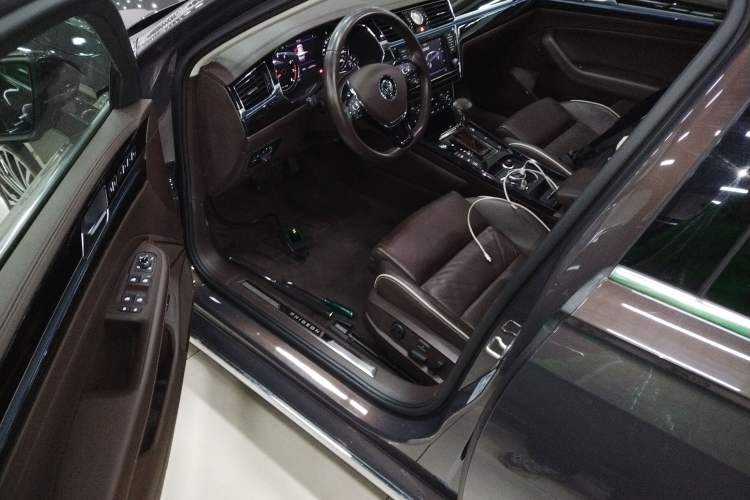 Used Volkswagen Phideon 2016 480 V6 Four-Wheel Drive Supreme Edition
