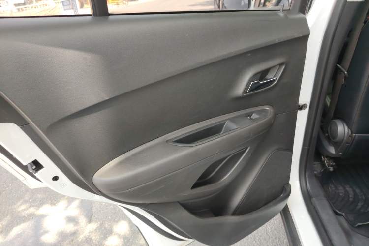 Used Chevrolet Trax 2016 1.4T Automatic Two-Wheel Drive Comfort Version with Sunroof
