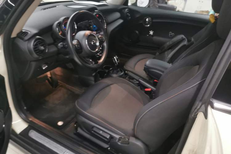 Used  MINI 2019 1.5T ONE
