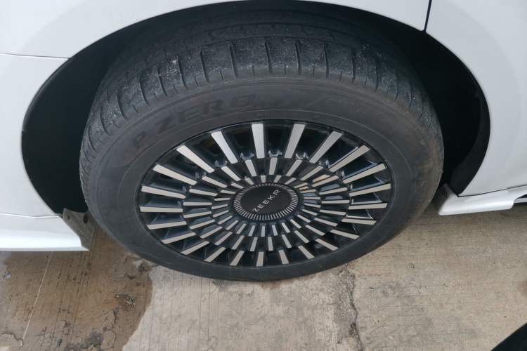 Used Zeekr 009 2024 7-Seater Aisle Version 108 kWh
