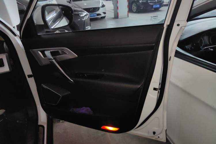 Used Geely Auto Emgrand X7 Sport 2016 1.8TD Automatic ZhiShang Model
