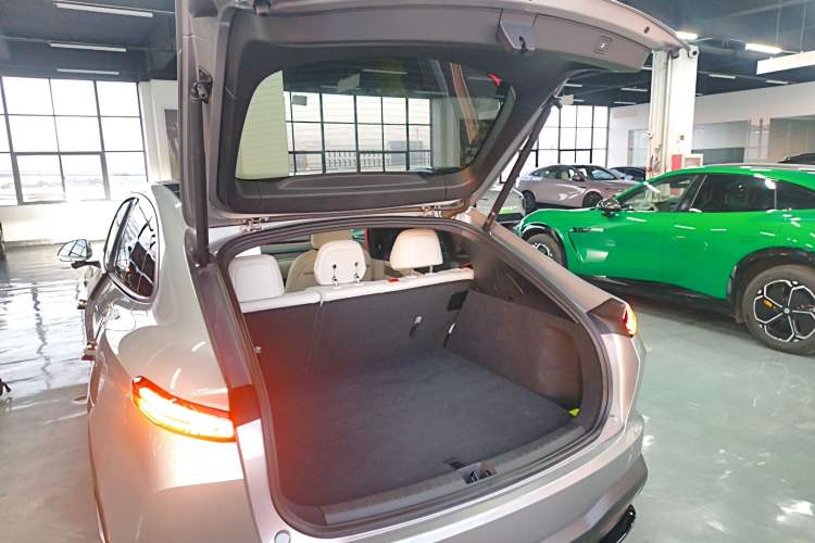 Used ONVO L60 2024 60 kWh Rear-Drive Version