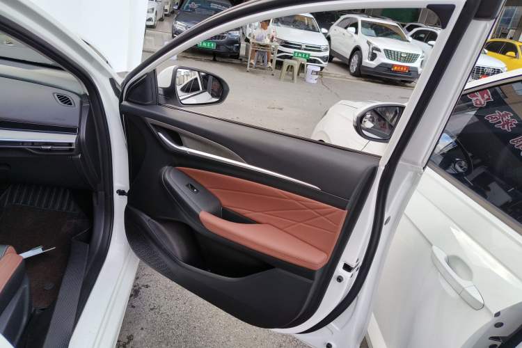 Used Changan Eado 2024 PLUS Blue Whale NE 1.4T GDI DCT High-Energy Edition
