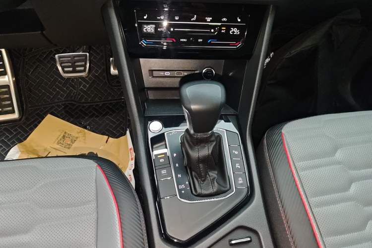 Used Volkswagen Tiguan L 2022 330TSI Automatic Two-Wheel Drive R-Line Flagship Edition
