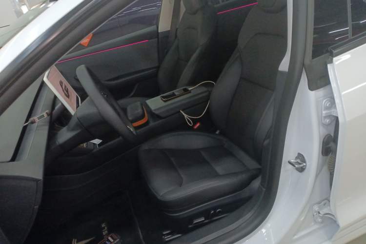 Used Tesla Model 3 2025 Rear-Wheel-Drive Version
