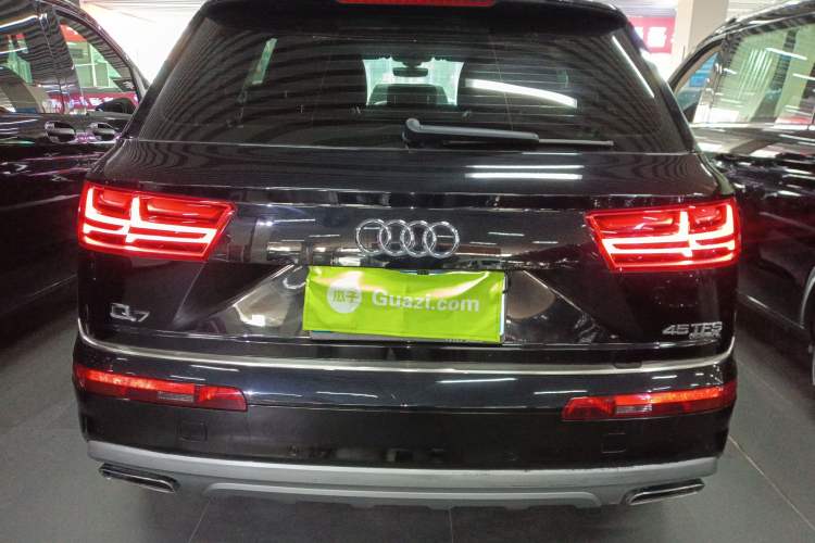 Used Audi Q7 2018 40 TFSI Comfort Model
