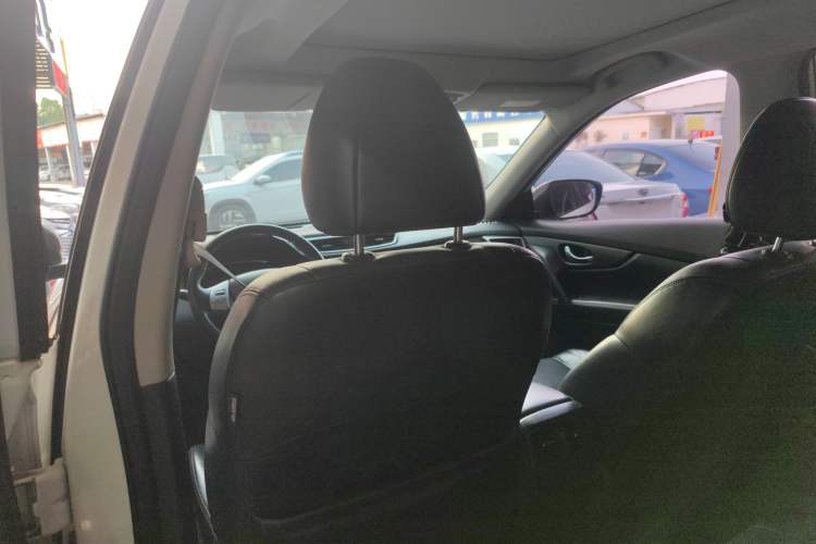 Used Nissan X-Trail 2015 2.0L CVT Comfort MAX Edition 2WD
