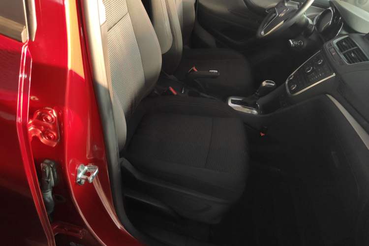 Used Buick Encore 2015 1.4T Automatic Two-Wheel Drive Urban Elite Version
